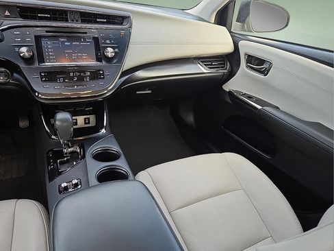 Used 2018 Toyota Avalon XLE Premium FWD image 12