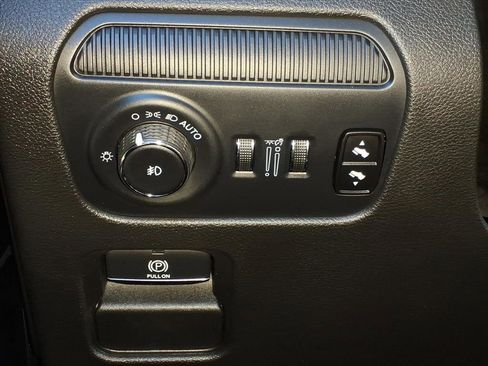 Used 2024 Jeep Wagoneer Series II w/ Flexible Seating Group image 15