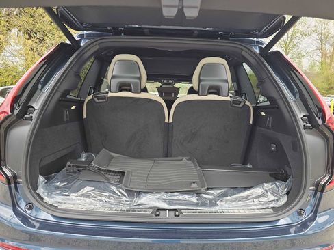 New 2026 Volvo XC90 B5 Plus w/ Protection Package image 15