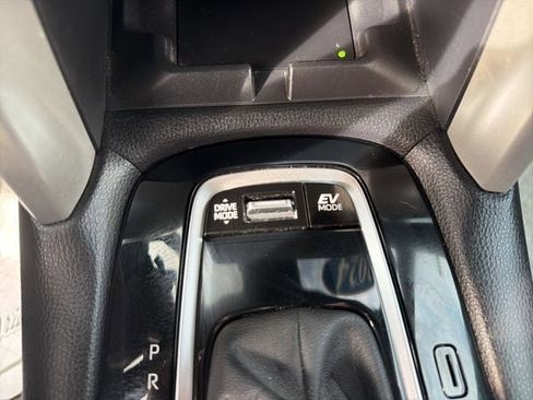 Used 2024 Toyota Corolla Cross AWD Hybrid image 19