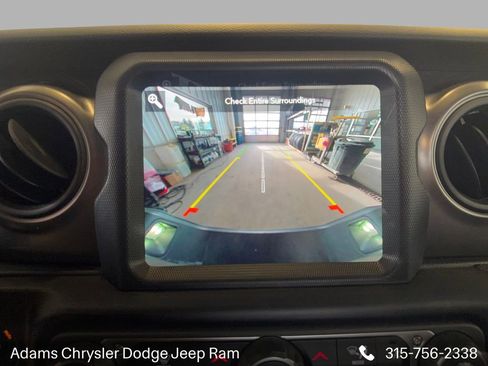 Used 2023 Jeep Gladiator Sport AWD/4WD image 17