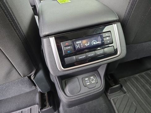 Used 2025 Subaru Ascent Premium image 27