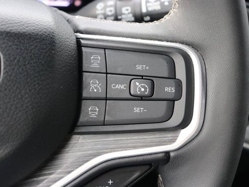 Used 2024 Jeep Wagoneer L Series II w/ Flexible Seating Group AWD/4WD image 37