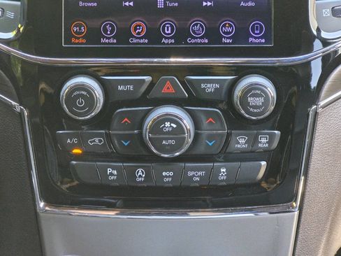 Used 2019 Jeep Grand Cherokee Overland RWD image 28