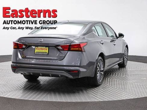Used 2023 Nissan Altima 2.5 SV AWD/4WD image 5