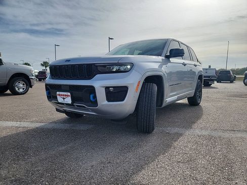 New 2025 Jeep Grand Cherokee Limited 4xe AWD/4WD image 4
