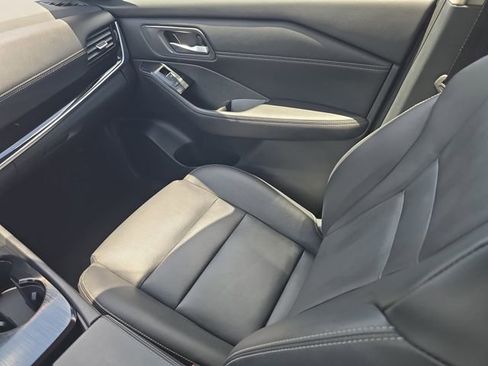 Certified 2026 Nissan Rogue SL FWD image 16