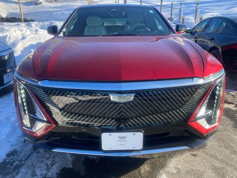 Certified 2024 Cadillac Lyriq Luxury image 2