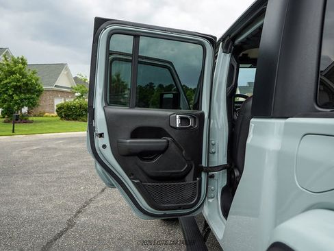 Used 2023 Jeep Gladiator Sport AWD/4WD image 31