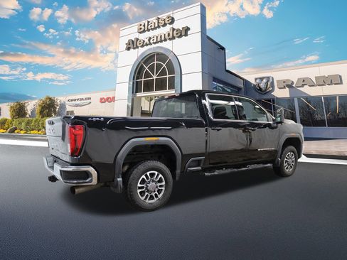 Used 2024 GMC Sierra 2500 SLE image 3