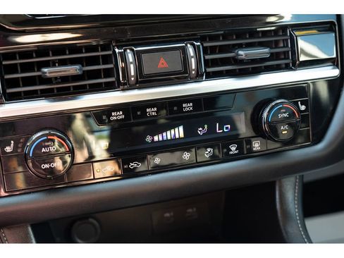 Used 2024 Nissan Pathfinder SV w/ SV Premium Package FWD image 30