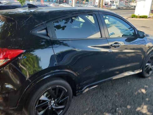 Used 2022 Honda HR-V Sport image 3