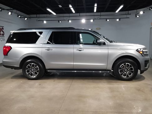 Used 2023 Ford Expedition Max XLT image 8