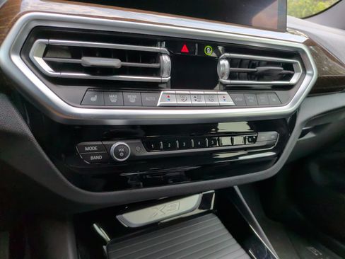 Used 2023 BMW X3 xDrive30i w/ Premium Package w/ZPA AWD/4WD image 19