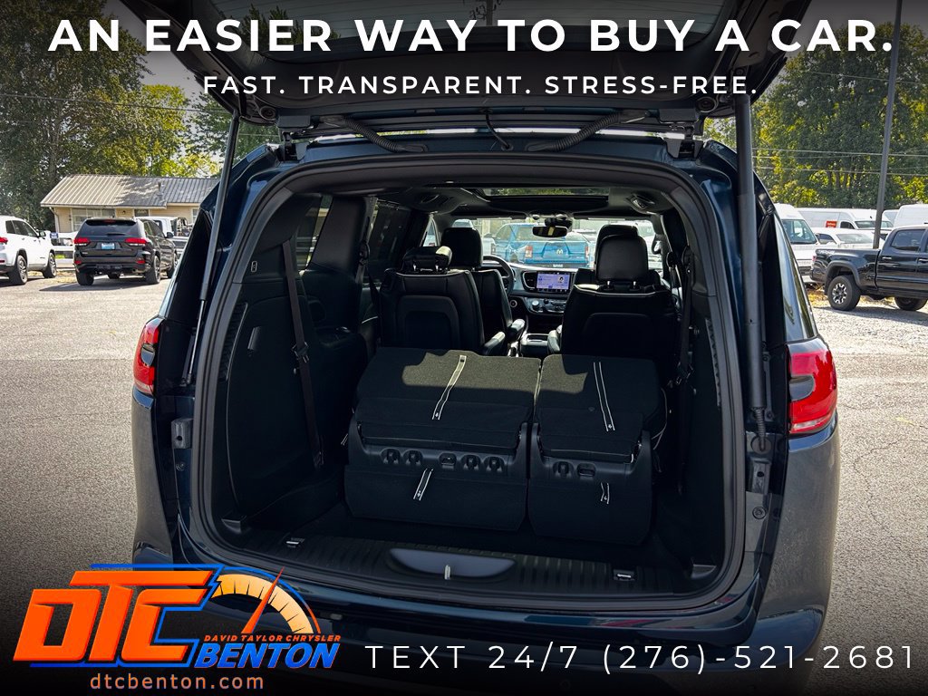 Used 2025 Chrysler Pacifica Limited AWD/4WD image 29