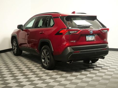 Used 2022 Toyota RAV4 XLE Premium AWD/4WD image 7