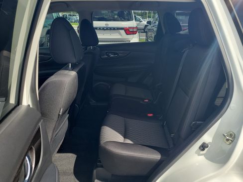 Certified 2019 Nissan Rogue SV FWD image 16