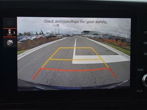 Certified 2023 Kia Carnival LX image 29