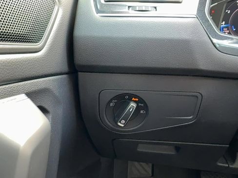 Used 2020 Volkswagen Tiguan SEL image 17