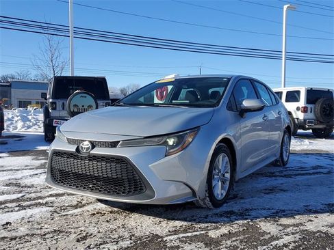 Used 2020 Toyota Corolla LE image 2