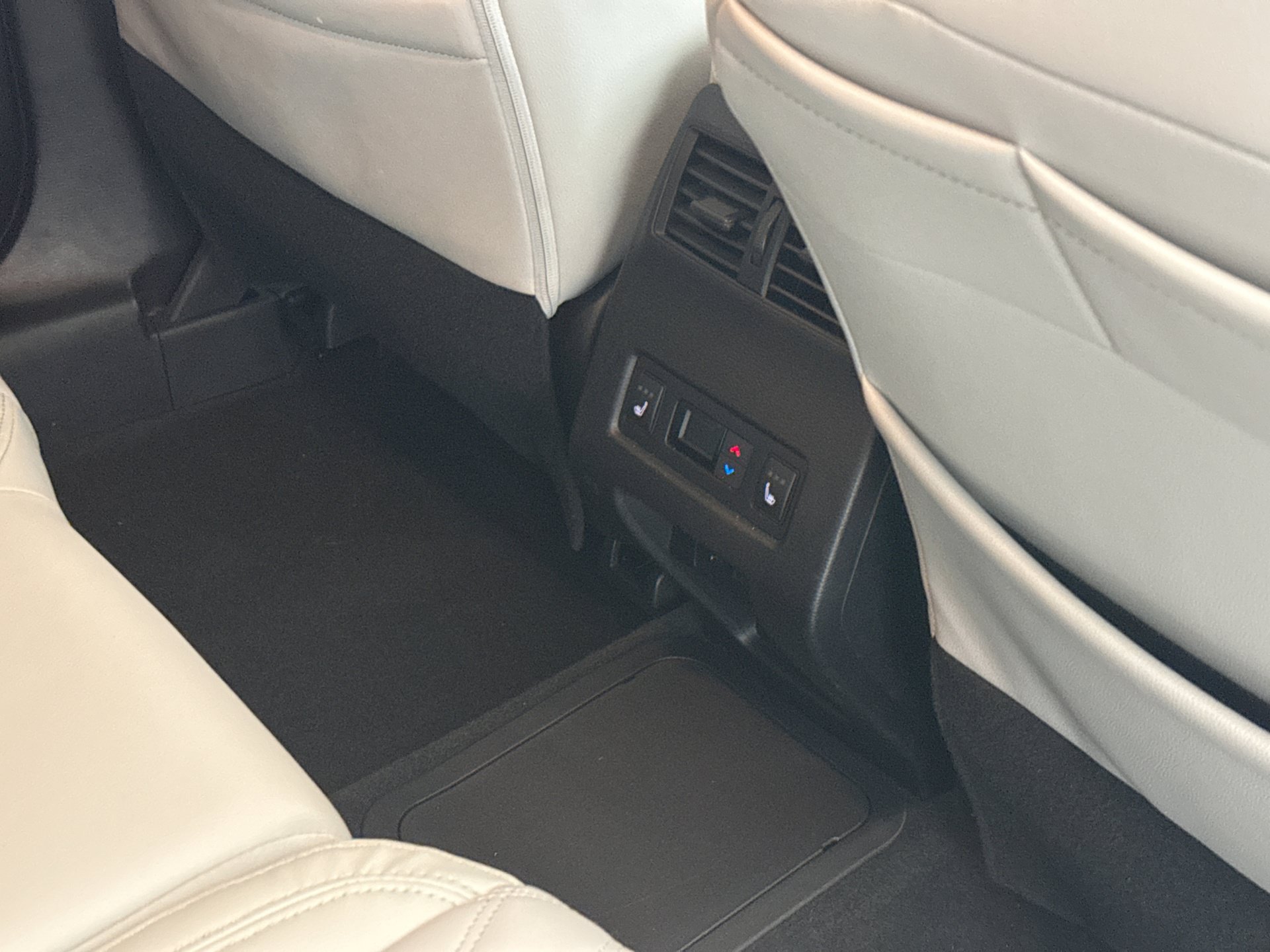 Used 2023 Mitsubishi Outlander SEL AWD/4WD image 20