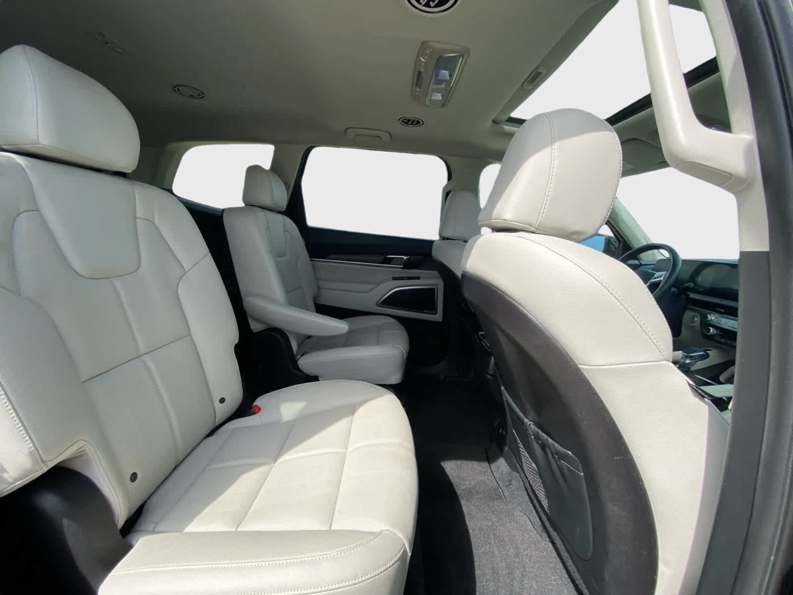 Used 2025 Kia Telluride EX w/ EX Captain's Chair Package FWD image 17