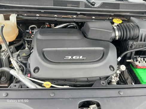 Used 2018 Chrysler Pacifica Touring Plus w/ Tire & Wheel Group FWD image 26