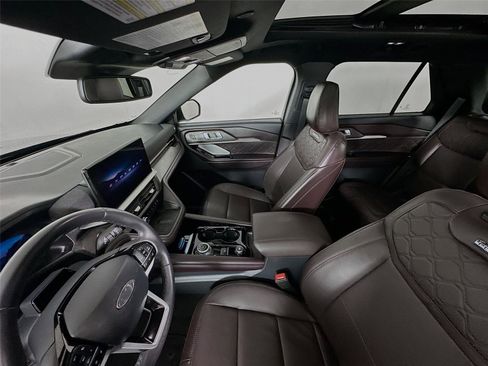 Used 2025 Ford Explorer Platinum w/ LUX Leather Package AWD/4WD image 5