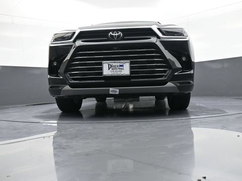 Used 2024 Toyota Grand Highlander AWD image 28