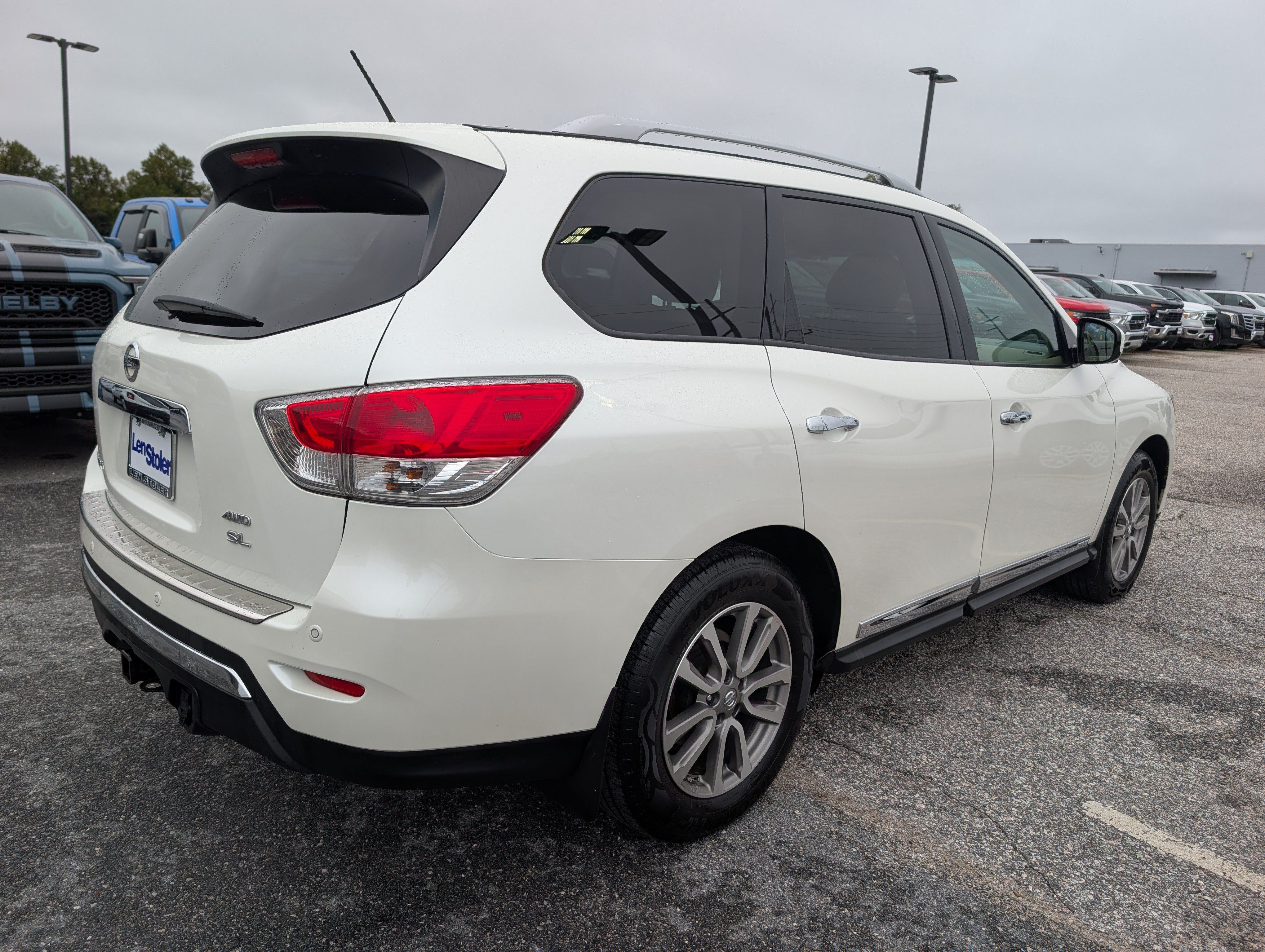 Used 2015 Nissan Pathfinder SL w/ SL Tech Package FWD image 5