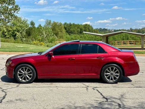 Used 2014 Chrysler 300 S AWD/4WD image 12