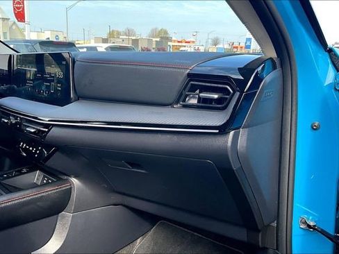 Certified 2025 Nissan Kicks SR image 23