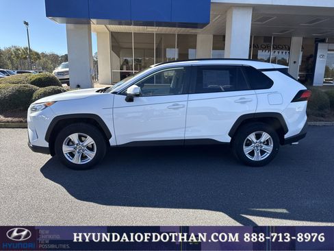 Used 2019 Toyota RAV4 XLE image 2