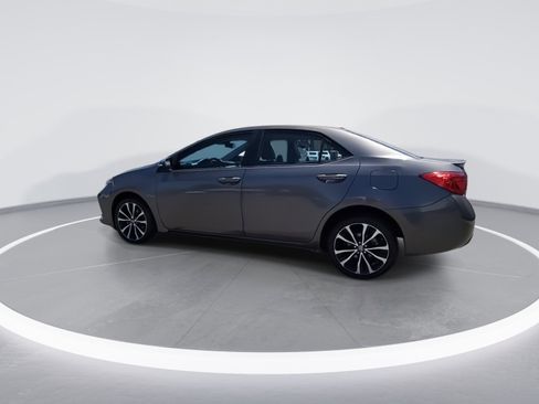 Used 2018 Toyota Corolla SE w/ SE Premium Package FWD image 5