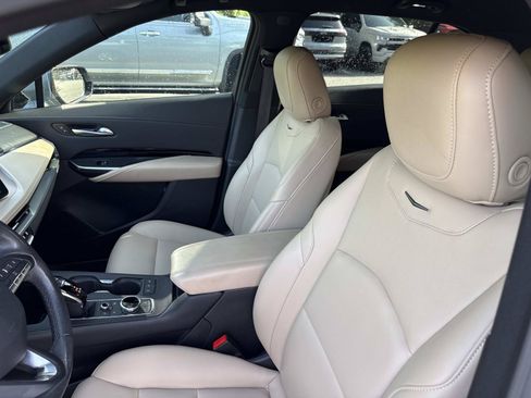 Used 2024 Cadillac XT4 Luxury w/ Cold Weather Package FWD image 20