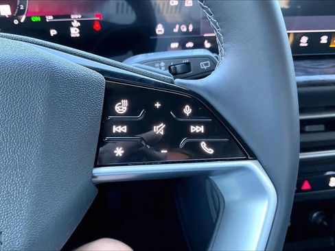 Used 2025 Audi Q5 Premium w/ Convenience Package image 23