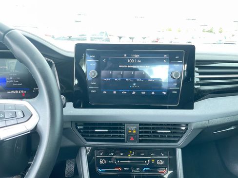 Used 2025 Volkswagen Jetta SE image 18