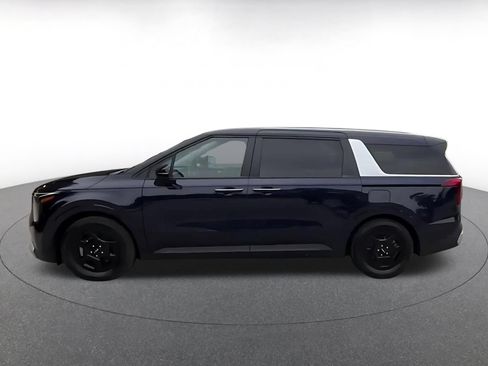 Used 2026 Kia Carnival FWD image 9