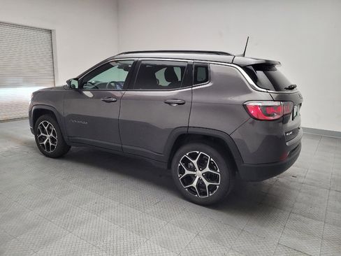 Used 2024 Jeep Compass Latitude image 3