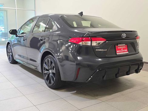 Certified 2025 Toyota Corolla SE FWD image 4