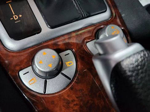 Used 2005 Mercedes-Benz SLK 55 AMG image 32