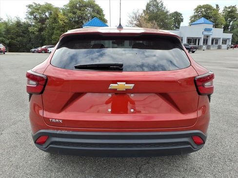 Certified 2024 Chevrolet Trax LS w/ LS Convenience Package image 8