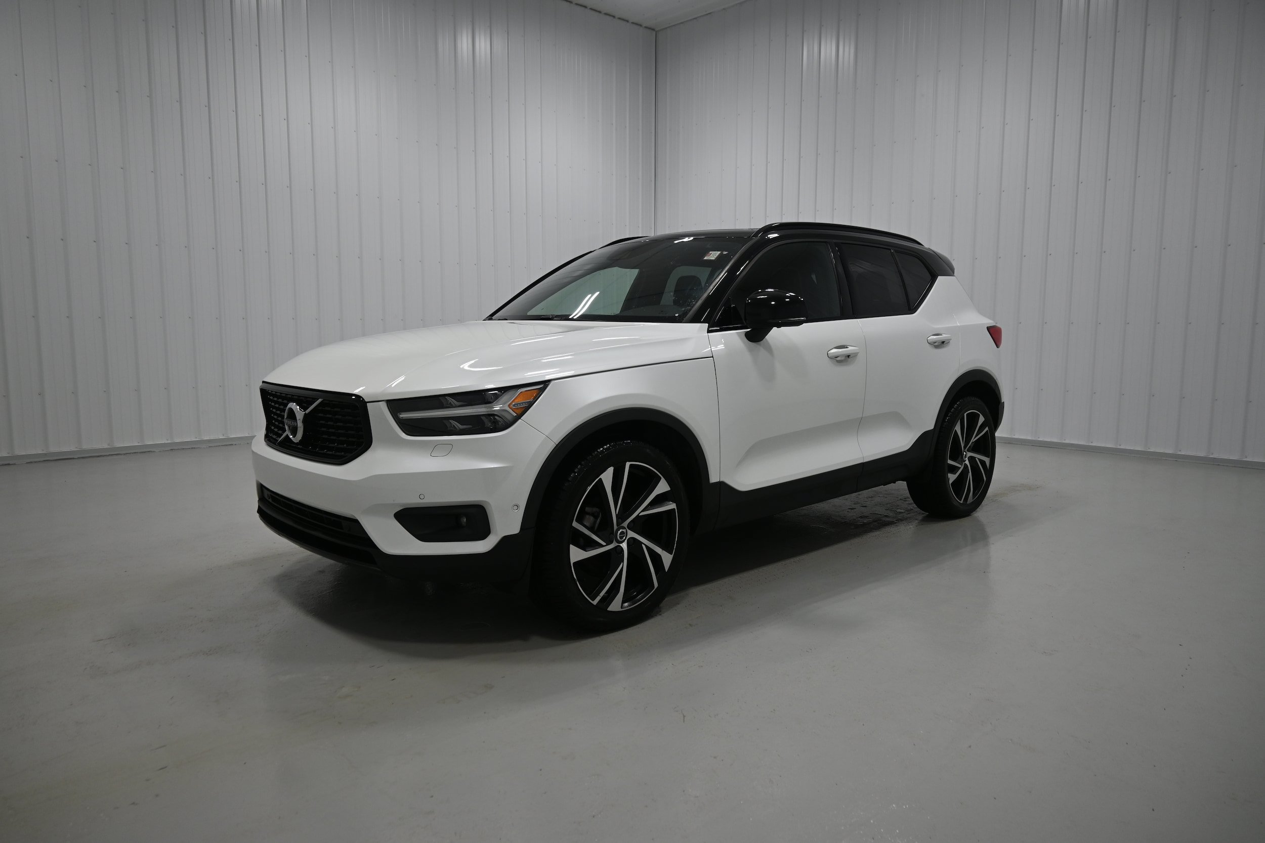 Used 2021 Volvo XC40 T5 R-Design w/ Protection Package Premier AWD/4WD image 25