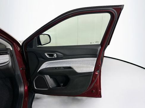 Used 2022 Jeep Compass Latitude image 30