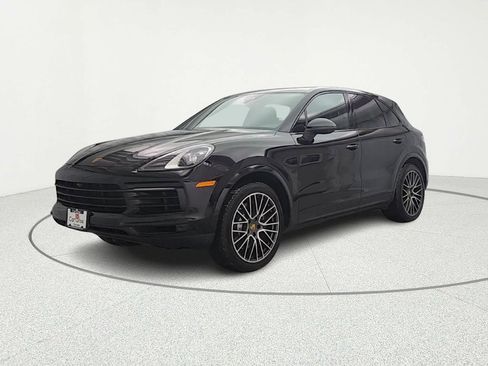 Used 2021 Porsche Cayenne w/ Premium Package image 3