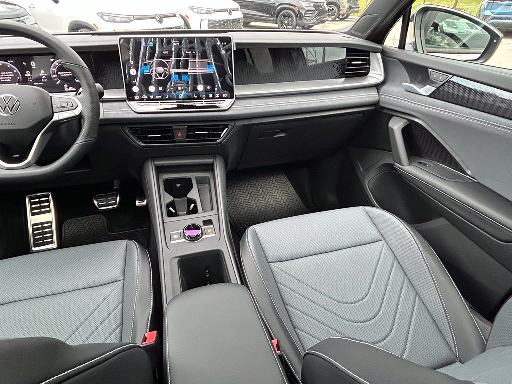 New 2026 Volkswagen Tiguan SE R-Line FWD image 11