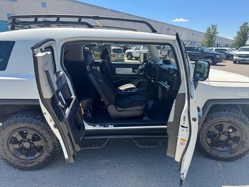 Used 2008 Toyota FJ Cruiser 4WD image 35
