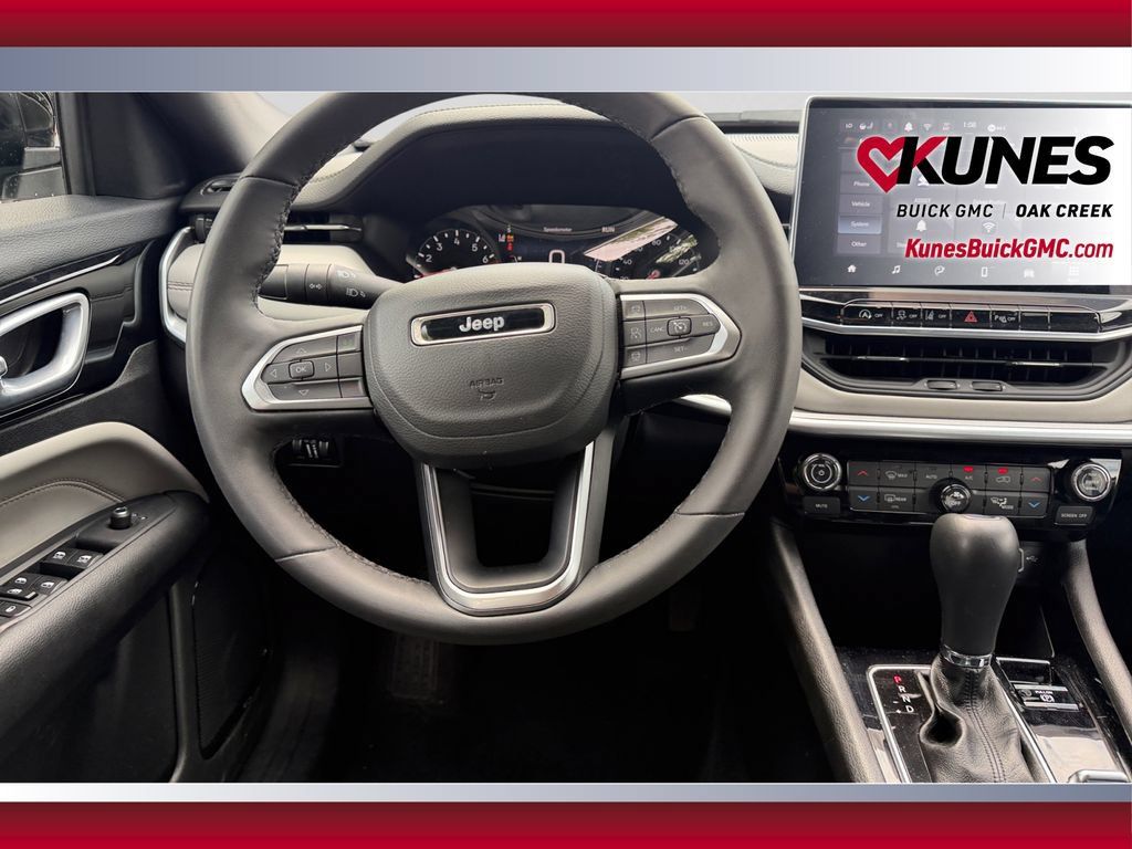Used 2025 Jeep Compass Limited AWD/4WD image 15
