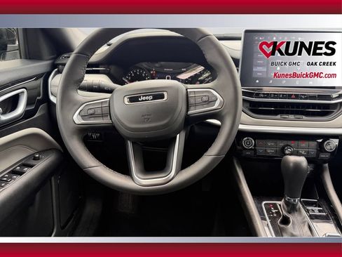 Used 2025 Jeep Compass Limited AWD/4WD image 15
