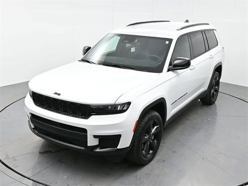 Used 2023 Jeep Grand Cherokee L Laredo image 34